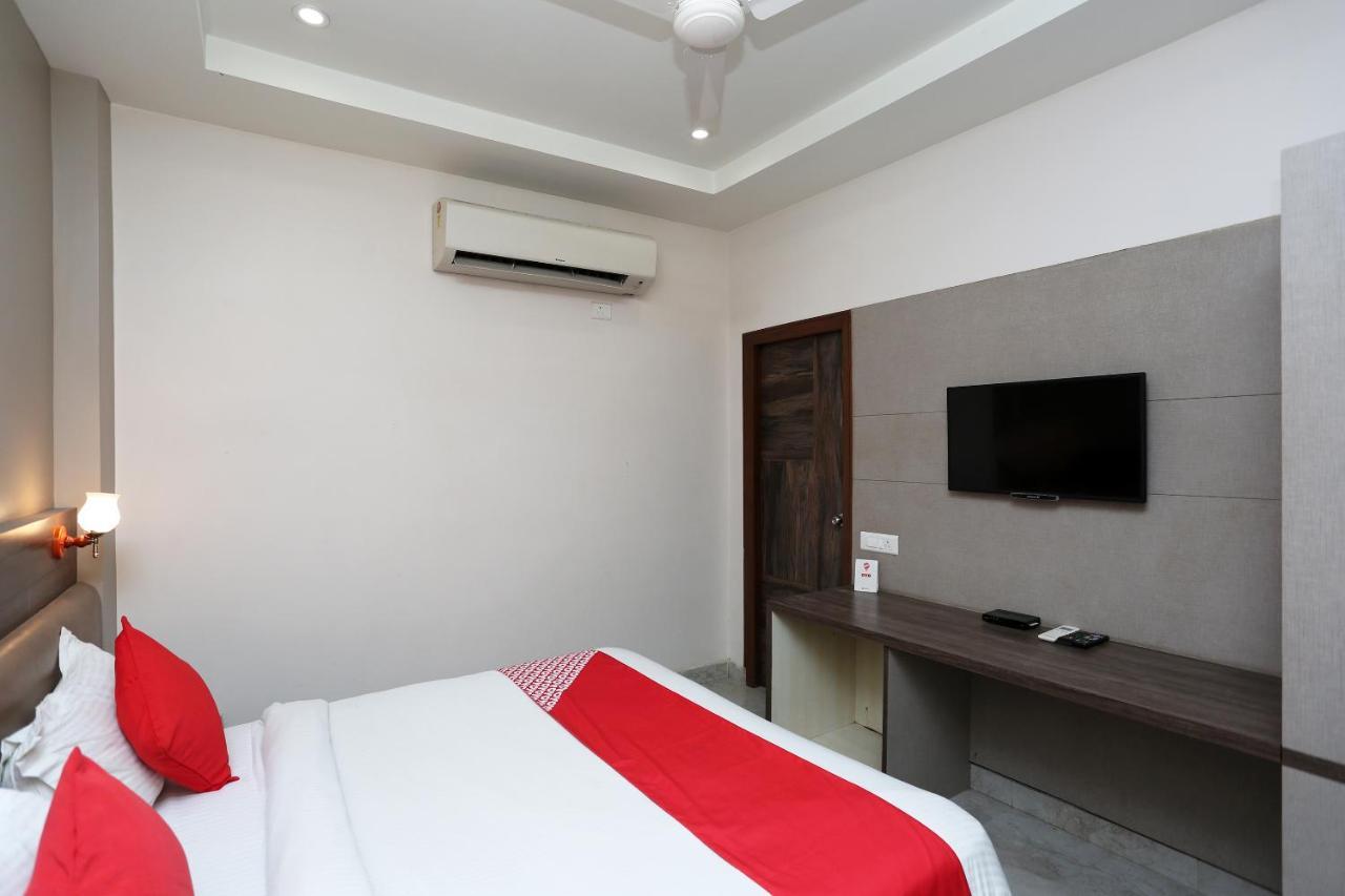 Collection O 6688 Hotel Dayal Hotel Lucknow