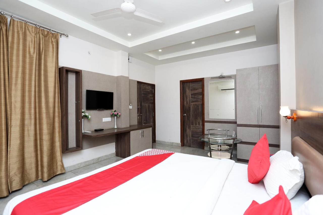 Hotel Collection O 6688 Hotel Dayal Lucknow