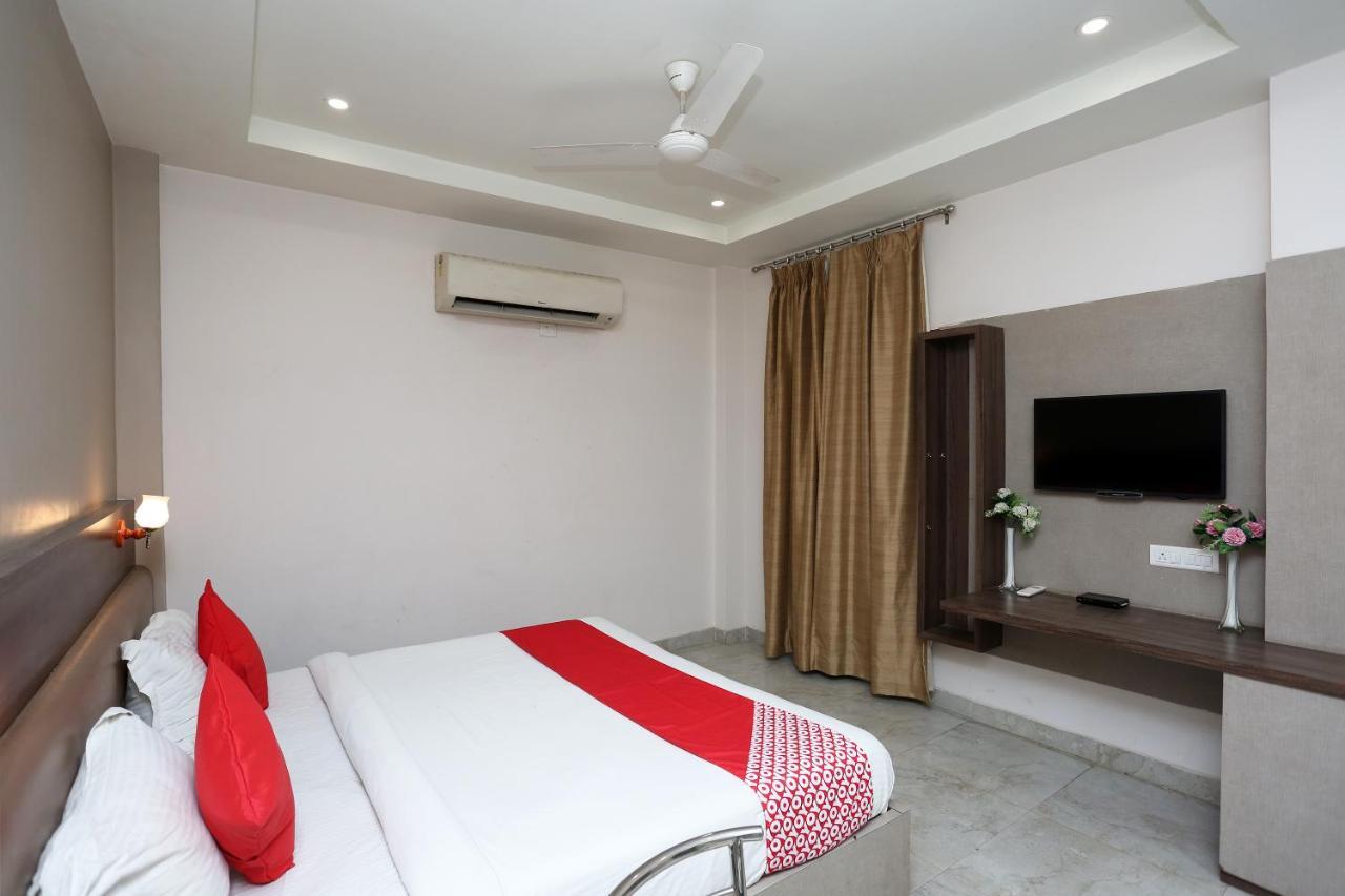 Hotel Collection O 6688 Hotel Dayal 3*